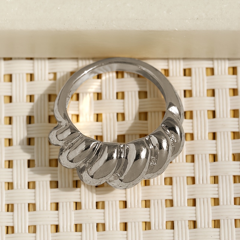 Women's Fashion Irregular Threaded Engraved Band Ring, Daily Wear