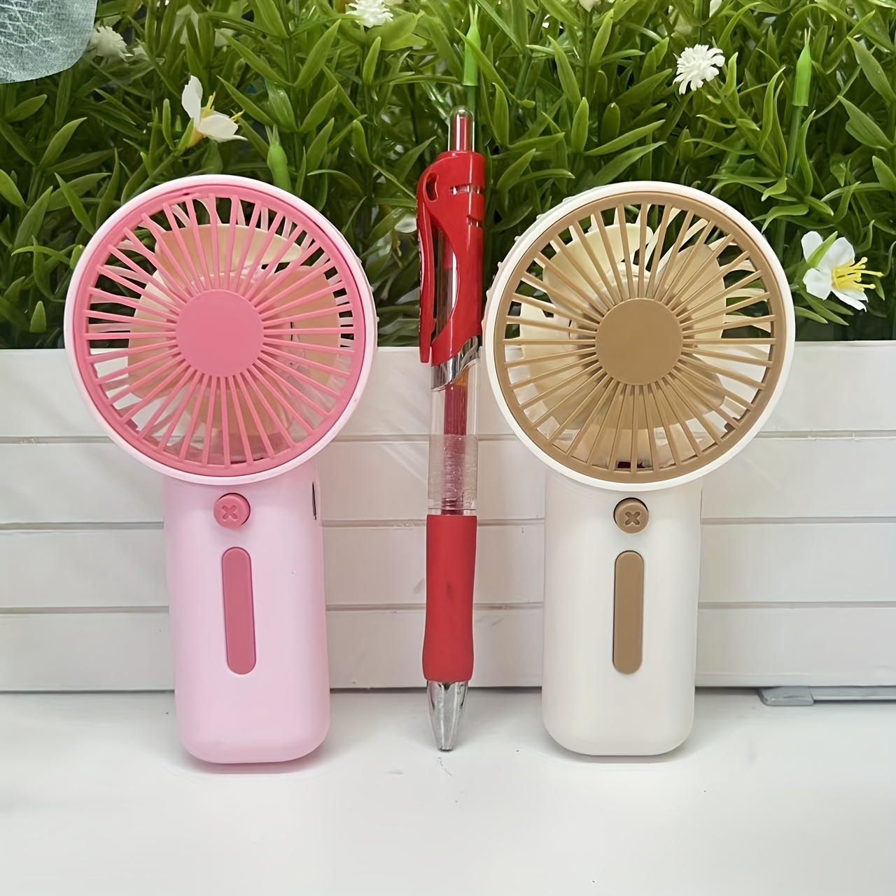 Mini Ventilador Portátil de Mano Disponible en 4 Colores - Portátil y Compacto (Sin Costo) - Adecuado para Múltiples Escenarios