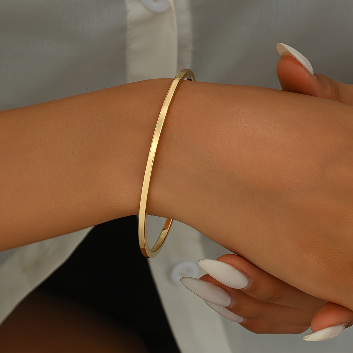 

1pc Elegant Simple Gold-tone Iron Bangle Bracelet For Women, Versatile , Cute Minimalist Style, Suitable For All