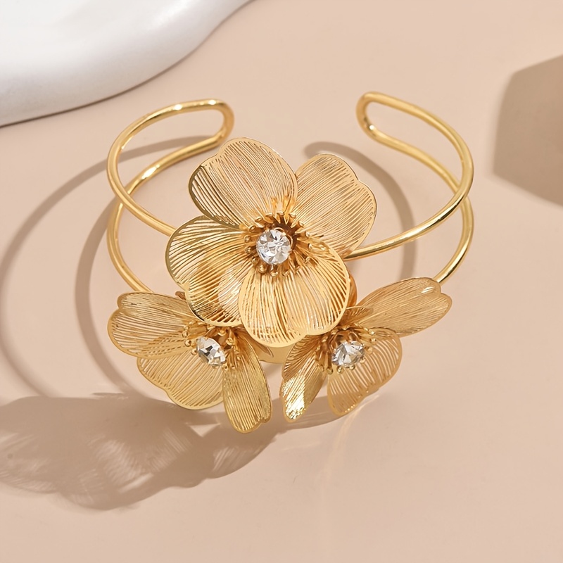 Exaggerated Personality Three-dimensional Openwork Flower Bracelet For Women