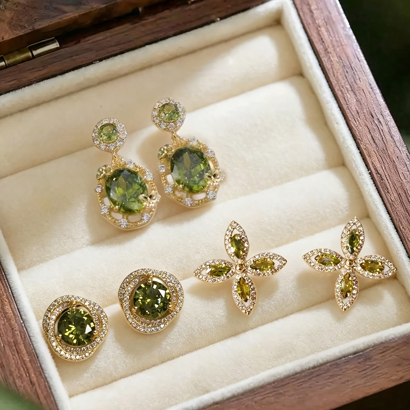 TEMU Ensemble de 3 paires de boucles d'oreilles rétro avec strass, ornées de trèfles, de papillons et d'autres , design , luxueux et élégant. Cadeau