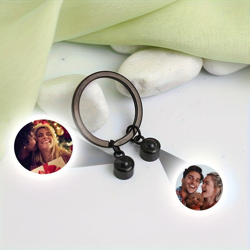 TEMU Llaveros de proyección de bucle personalizados con fotos escondidas dentro de los dos amuletos, perfectos como accesorio de recuerdo para en