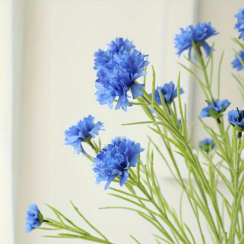 4 Stck * Knstliche Kornblumen  Realistisch blhende Kornblumenpflanzen  mit Stielen & Blttern, Kunststoff-Blumen fr Hochzeitsdekoration,  Party-Deko, Innen- Auendekoration