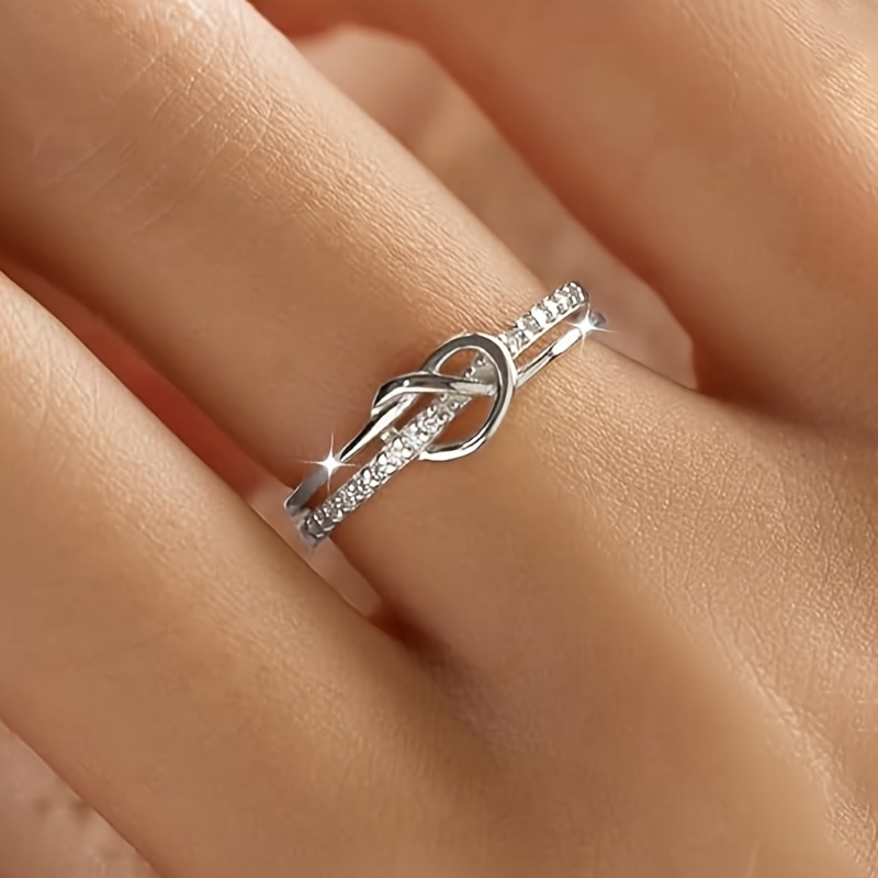 TEMU 1 Bague , simple et de cœur nouée, incrustée de synthétique brillante, accessoire de bague tendance au design de luxe léger, bijou en cuivre de