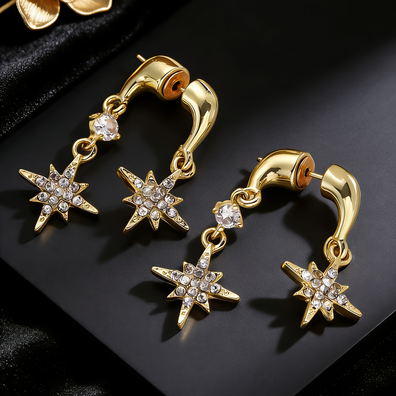 TEMU A Pair Of Exquisite And Fashionable Wear Light Luxury Sweet Star-shaped Pendant Stud Earrings With Inlaid Synthetic Synthetic Zirconia, Suitable