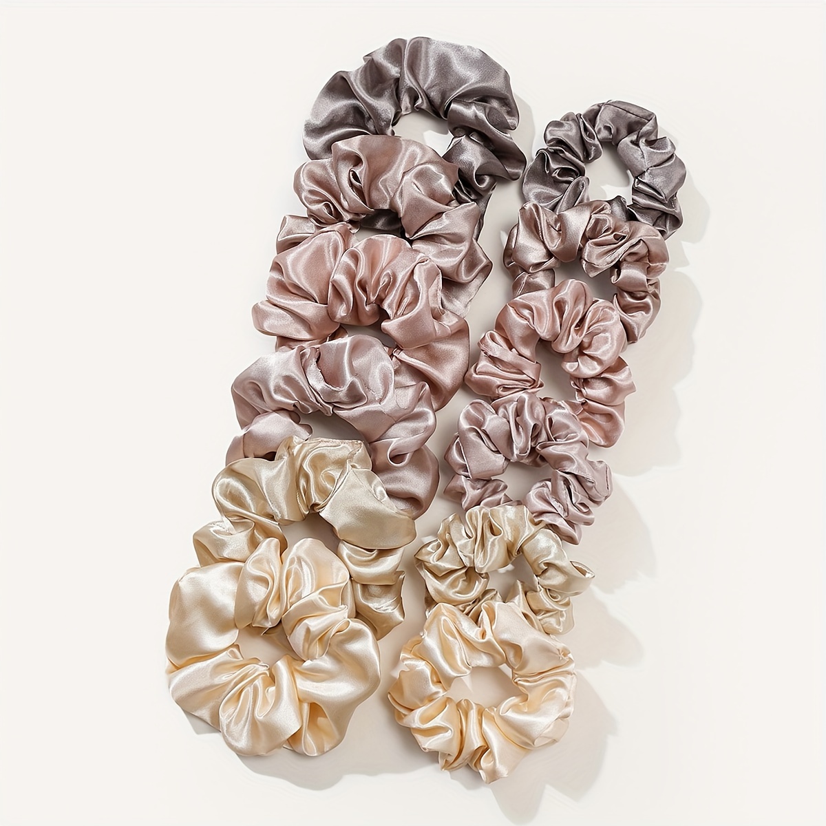 

Ensemble de 12 scrunchies en tissu élégant - de cheveux pour femmes, Cadeau de la Saint-Valentin, Élastiques de cheveux et durables