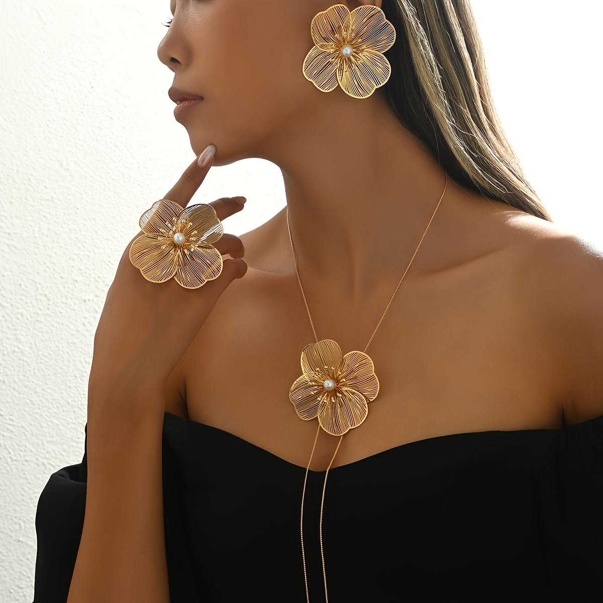 Image of Three-piece Women's Jewelry Set Inlaid With Acrylic Artificial Core Hollowed- Petals Metal Flower Necklace Earrings Ring Set, Fashionable And Elegant Temperament, Women's Party Banquet Matching Wear