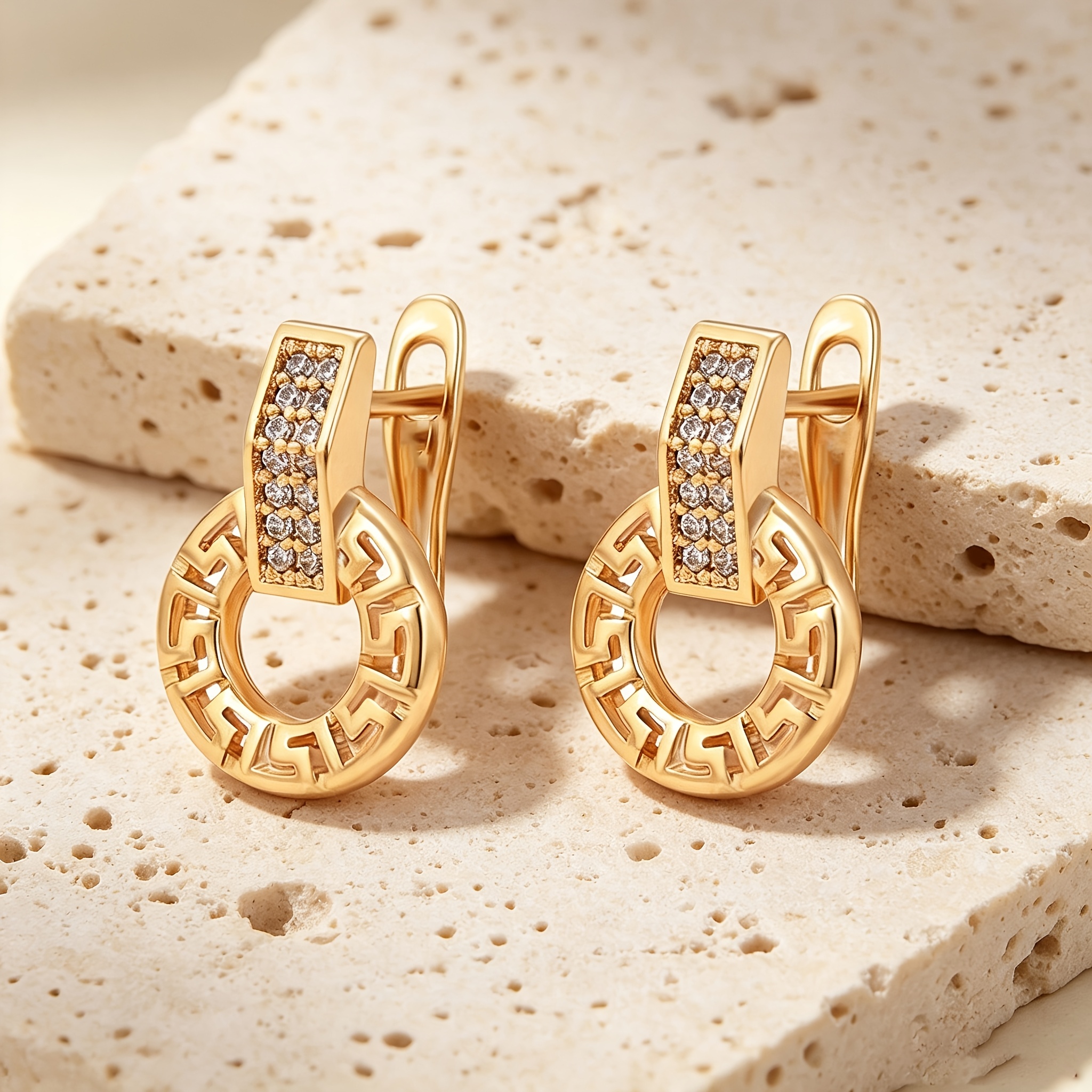 TEMU 1 Pair Classic Retro Elegant Light Luxury Exquisite Geometric Round Hollow Pattern Earrings Ear Clips Unisex Daily And Party Wear Best Gift For