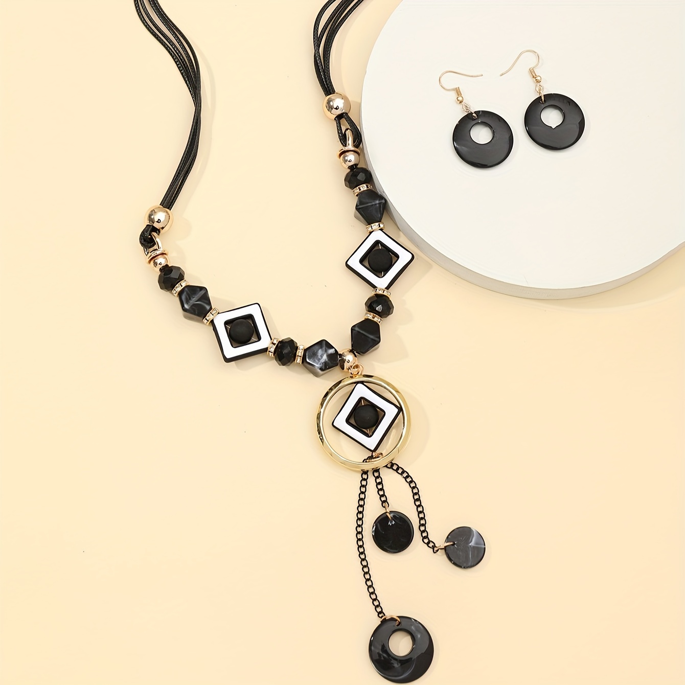

Trendy Black Geometric Square And Circle Shaped Jewelry Set Necklace And Earrings Set Minimalist Style Jewelry Accessories For Women