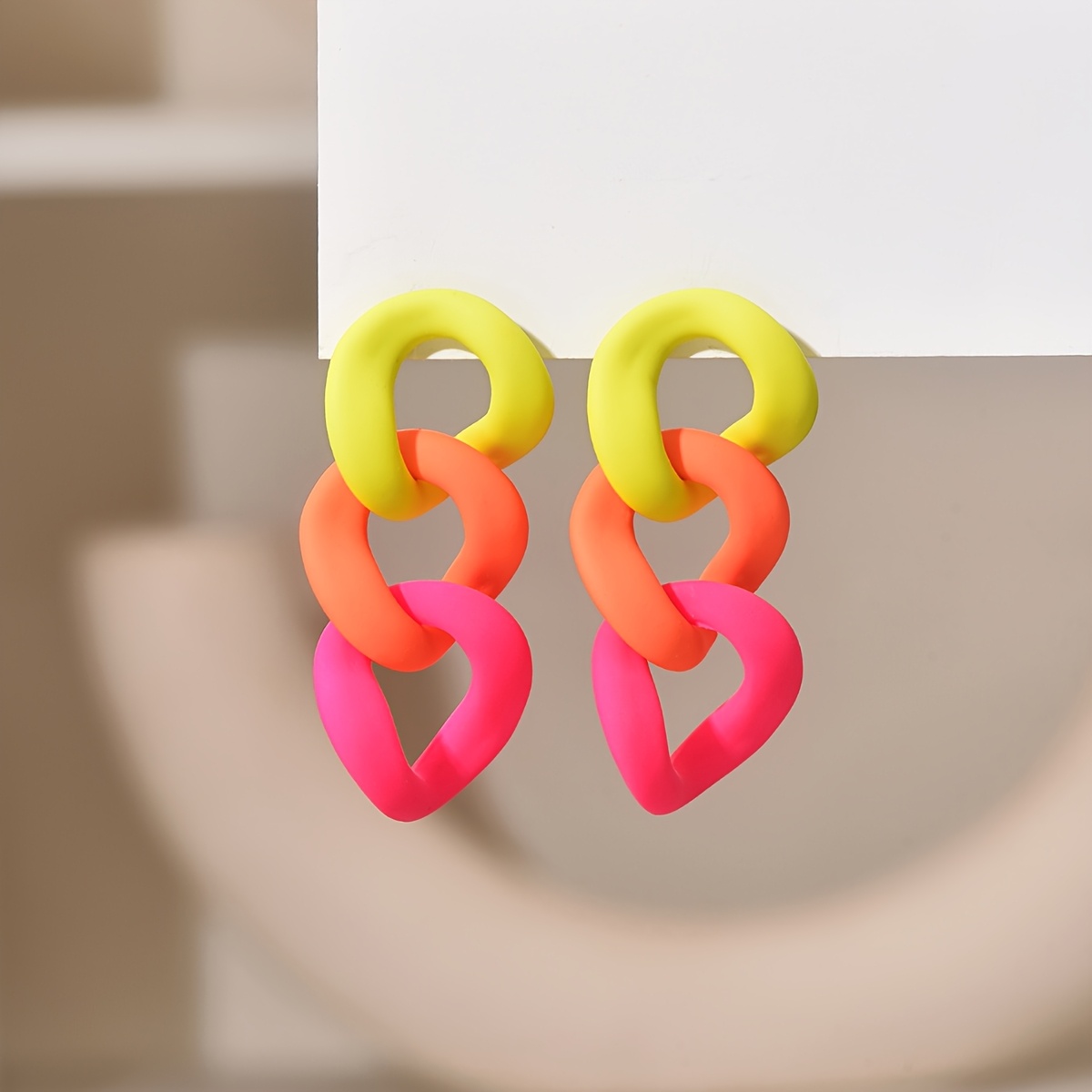 Image of A Pair Of Stylish Drop Earrings For Women, Featuring -chain Design, Perfect For Autumn And Winter, With A Simple Long Style And A Spray-painted Finish.