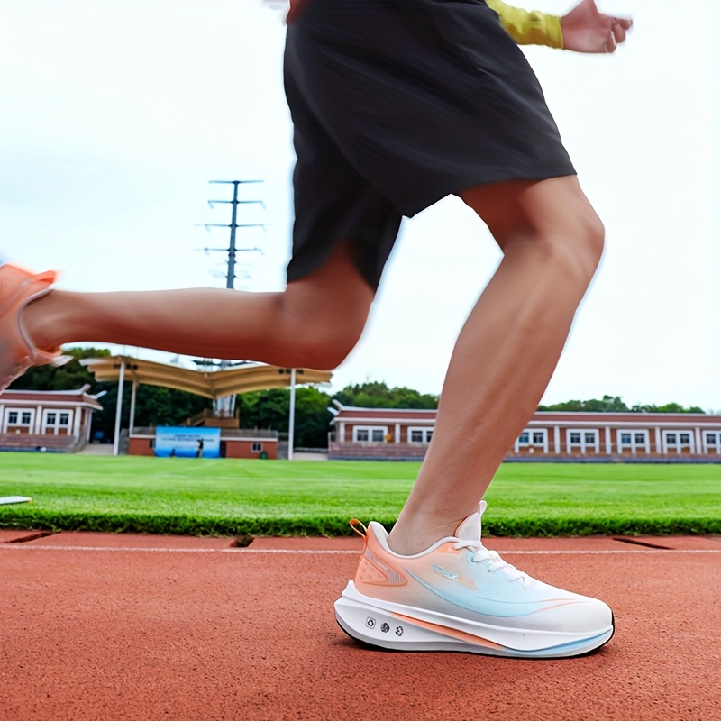 Chaussures de Course pour Hommes – Légères et Respirantes, Semelle Souple Amortissante Pour Usage sur Route & Sentier Chaînes Multifonctionnelles Antidérapants Adaptées au Marathon Triathlon VTT Cyclisme Gym Aérobic Randonnée Alpinism Port Quotidiens Mode Urbaine Style Sport Chaussettes d'Entraînements en Salle Entrainement à la Coupe du Monde Moderne Conception Durable Construction Solide Coussinée