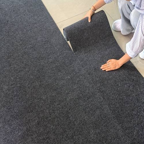 objektbild 1 rulle 40 cm x 200 cm 15 tum x 78 tum halkskyddsmatta, skärbar för kontorsbruk på cement- platta , självhäftande golvduk för trappor och hallar. lappmattor är lämpliga för sovrum, vardagsrum, kök, kontor. de är mångsidiga mattor.