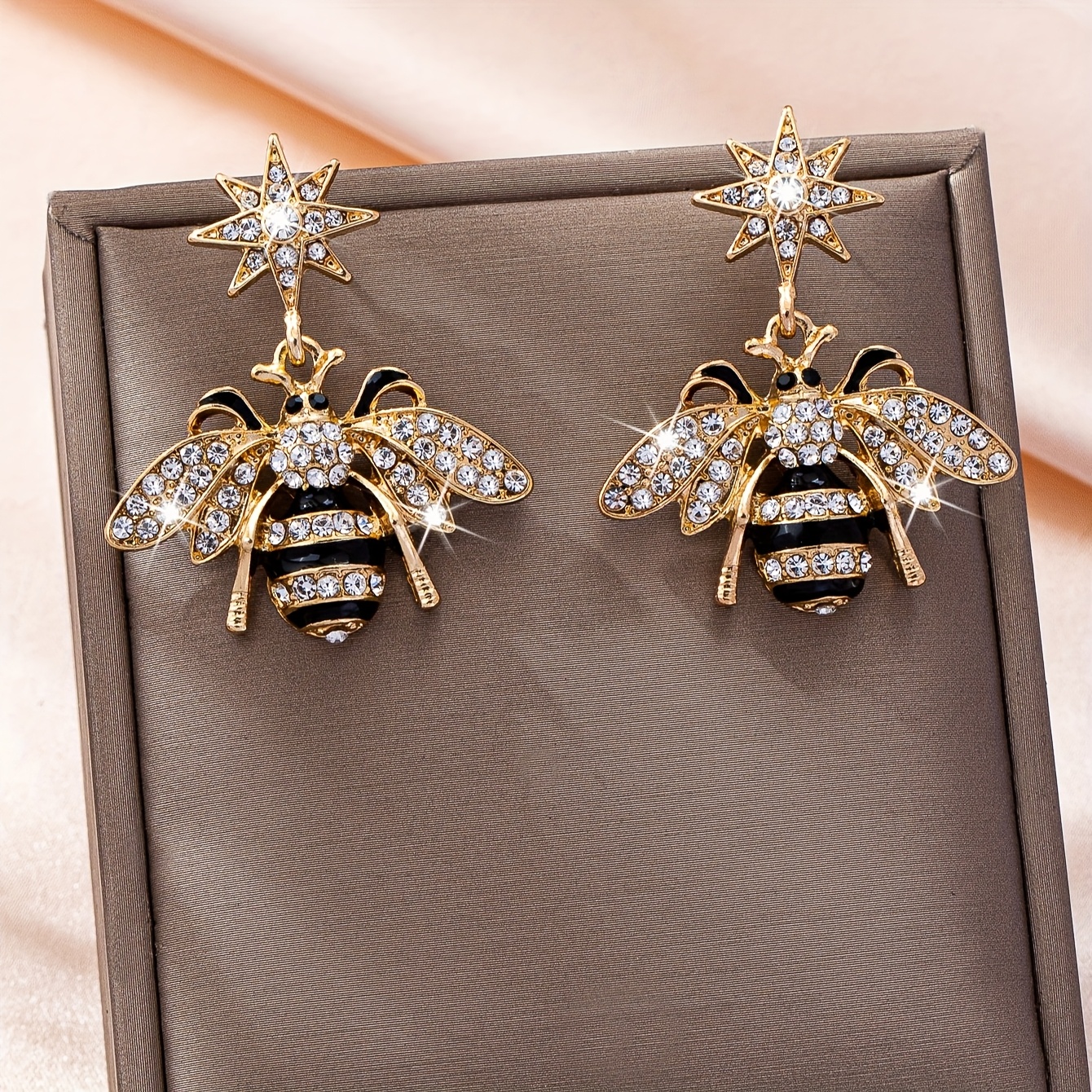 E-shop Ein Paar vielseitige, luxuriöse hochwertige Bienen-Ohrringe für Damen