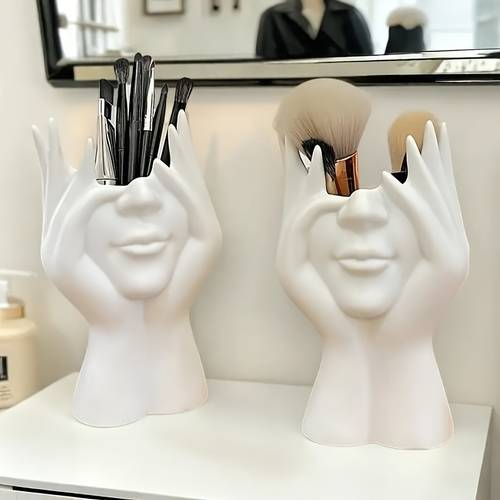 un cylindre de rangement pour pinceaux de cosmétique artistiques, au , de décoration pour votre bureau ou salle de bain. cette solution artisanale est légère et .