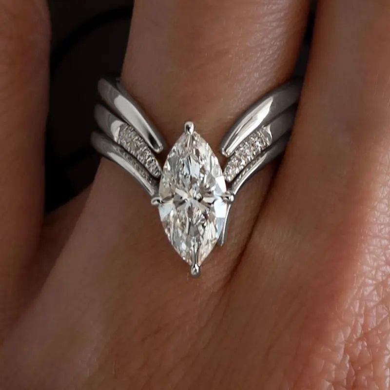 E-shop Marquise-förmiger Pferdeaugen-Ring aus synthetischem Zirkonia für Damen - Vierzackiger Verlobungsring mit - Synthetischer Edelstein, elegante,
