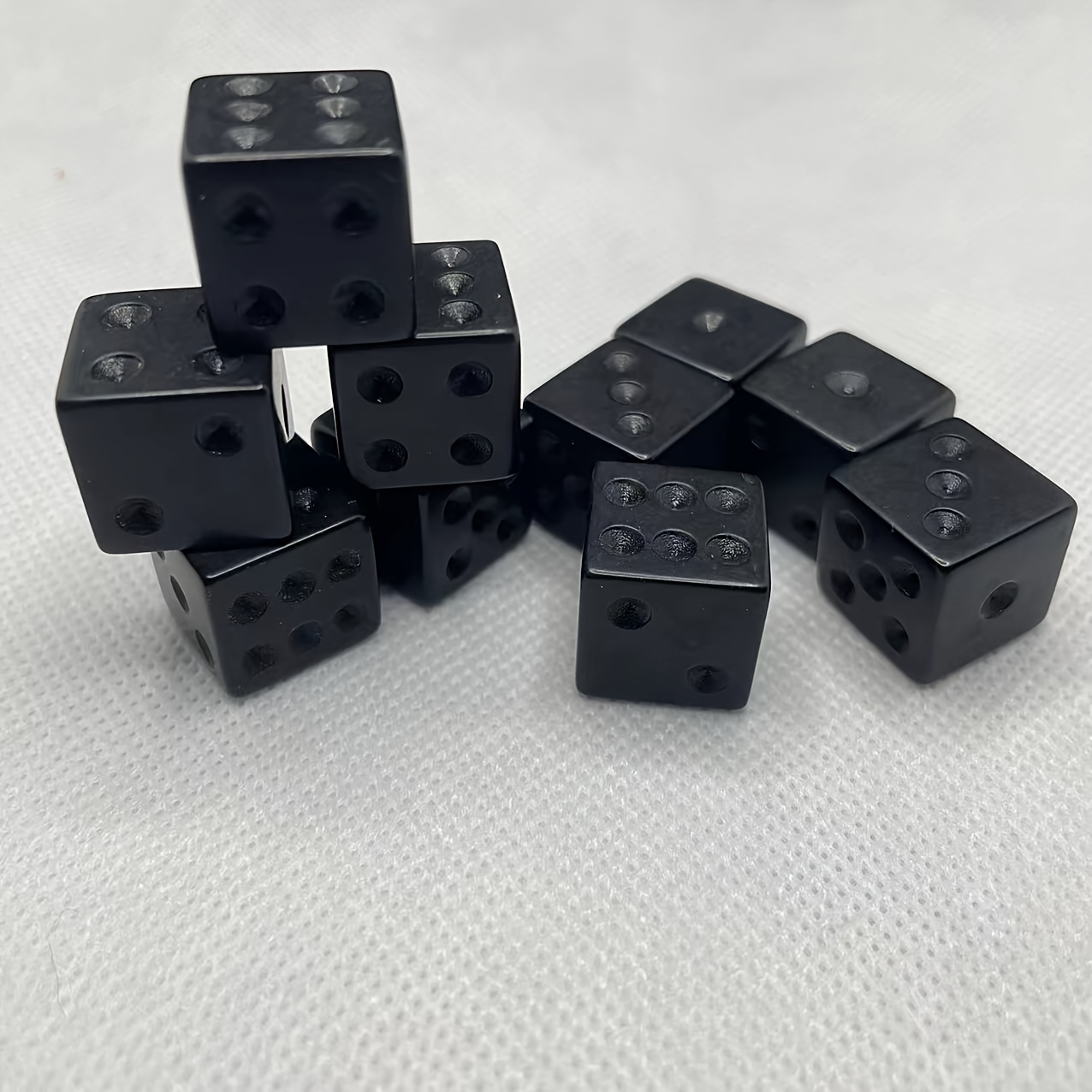 

10-piece Acrylic 16mm Right-angle Pointed Dice, Black, Matte , Party Games And Board Games, Suitable For 14 And Up