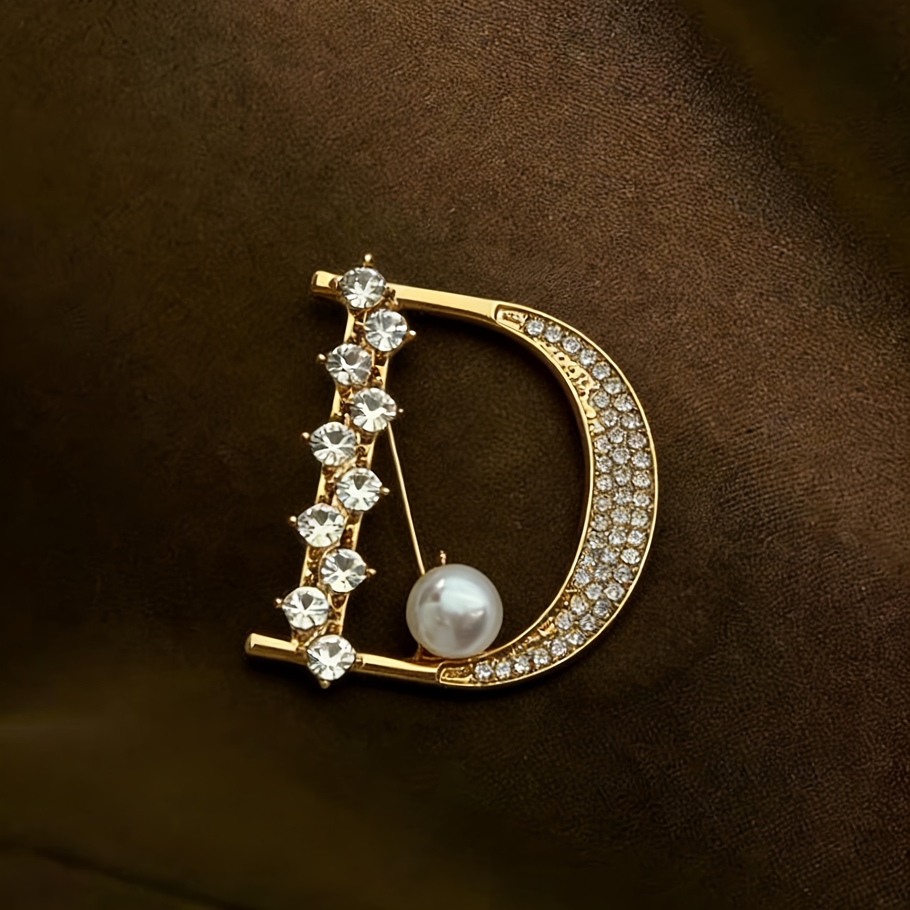 Retro Golden Letter 'D' Brooch, Elegant Coat Pin