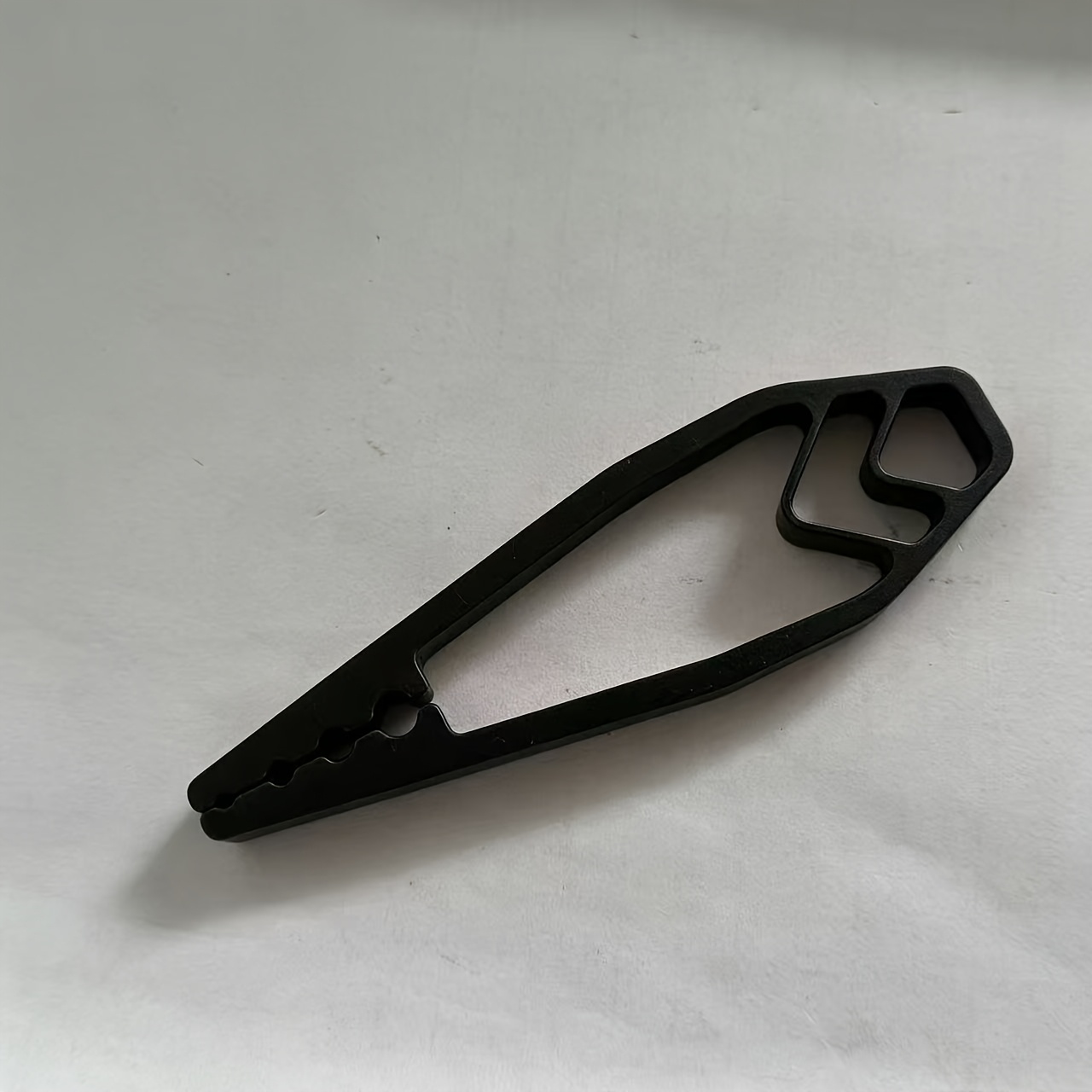 TEMU 1pc Nail Puncher | Non-slip Jaw Pliers, Protecting Finger Safety, Portable Nail Fixing Tool