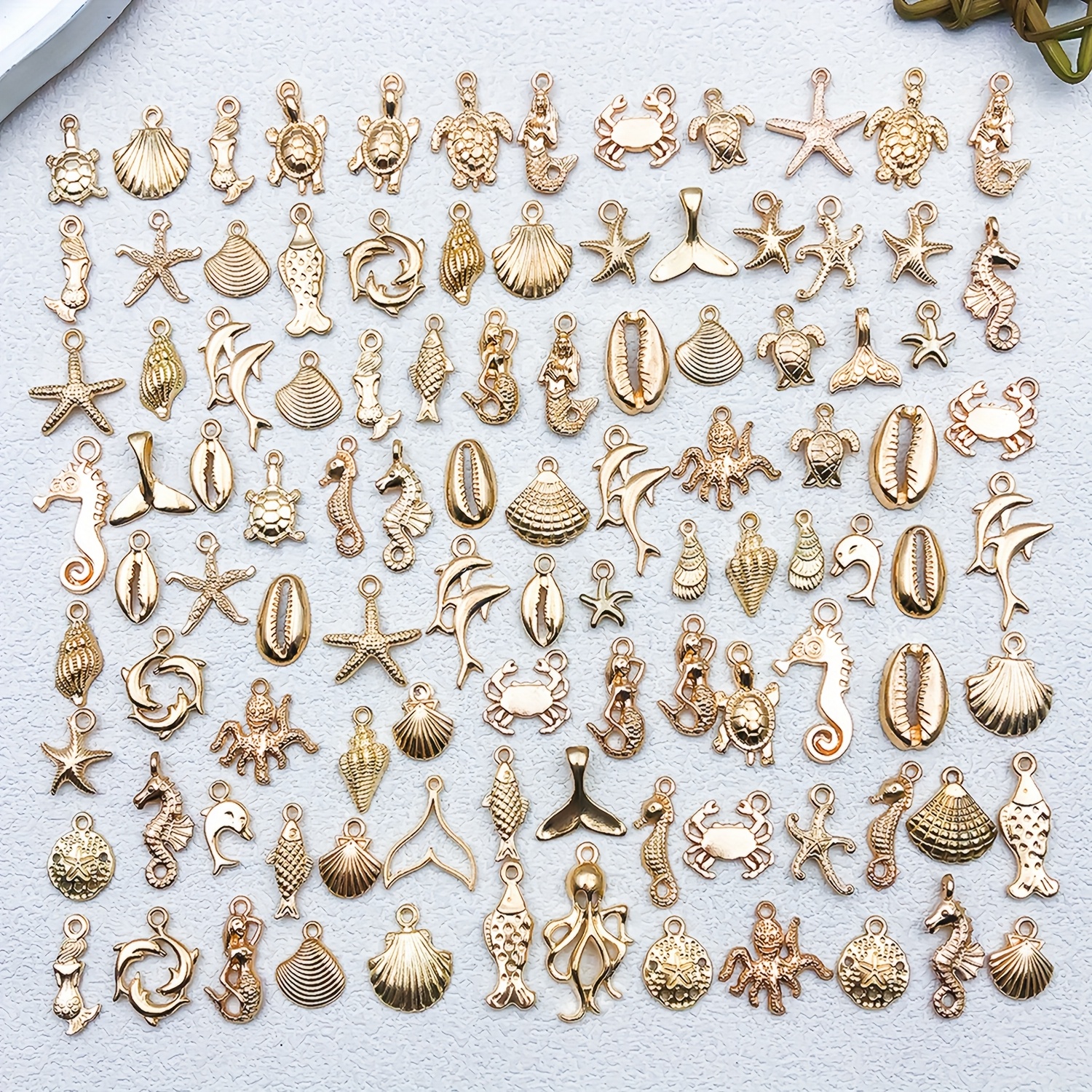   aleatoria de 105 dijes dorados   marina,     doradas, conchas,  ,   y colgantes de   de pez. adecuados para accesorios de fabricación de joyas diy para pulseras, collares y aretes. un pequeño regalo   para   y familiares. navidad