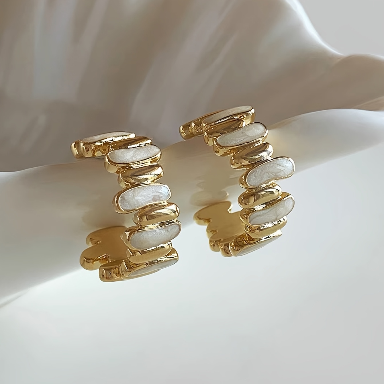 TEMU A Pair Of Minimalist, Exquisite, And Elegant Irregular White Enamel Drop Oil Design Earrings For Women, Perfect For Casual Everyday Wear With A