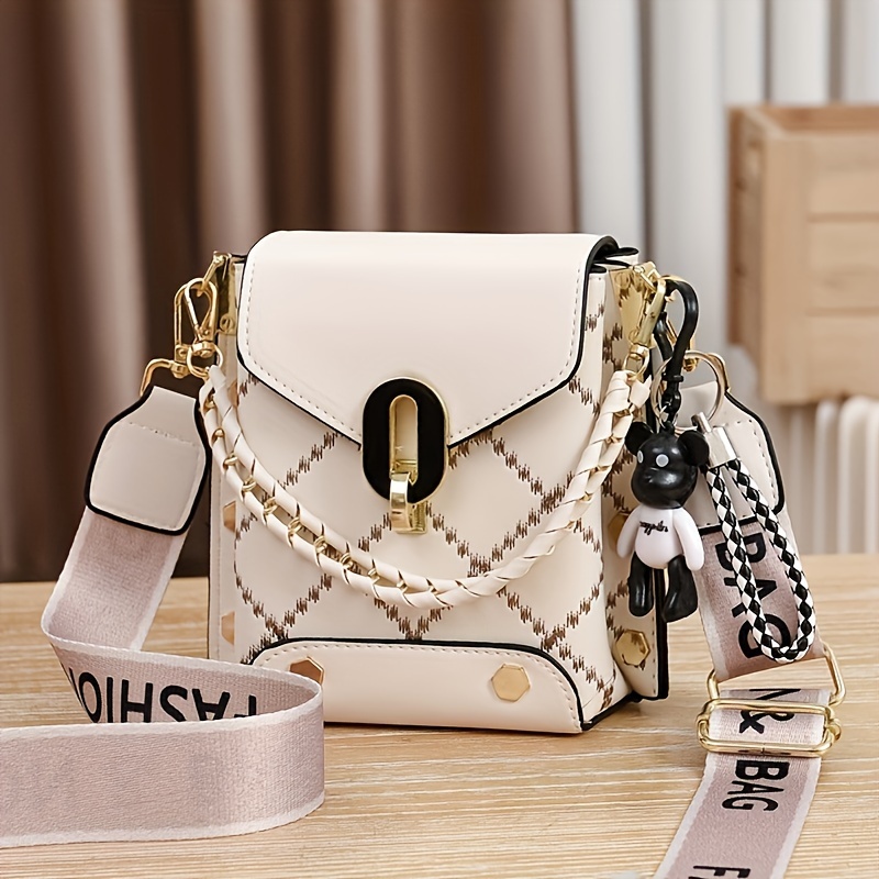 

Elegant Women's Crossbody Bag With Diamond Stitching - Casual Leather Shoulder Purse, Phone Bag With Golden- Clasp And Braided Chain Strap, Daily Commuting - In White/cream/black, Small Crossbody Bag