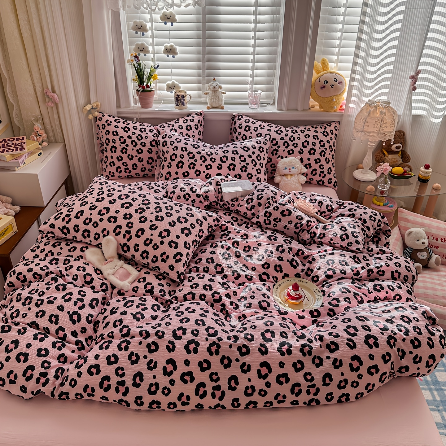 Image of 3pcs Fashion Minimalist Leopard (1 Duvet Cover + 2 Pillowcases), No Filling Included, Cute Girly Dorm Bedding, Soft And Cozy Bedding