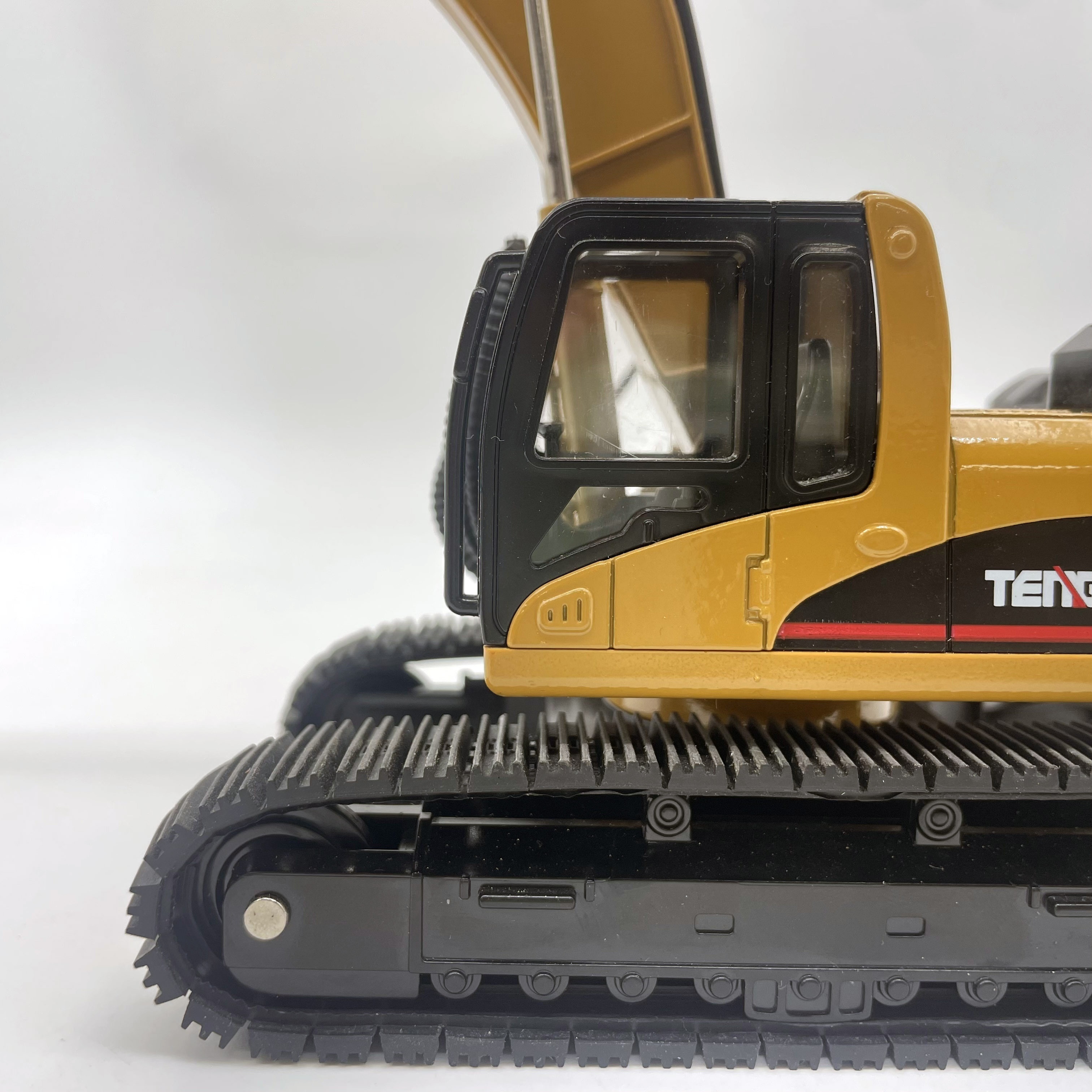 TENGRUN Manual Push-Operated Die-Cast Excavator Toy with Realistic Sounds  Flashing Lights Weather-Resistant Construction Vehicle for Kids