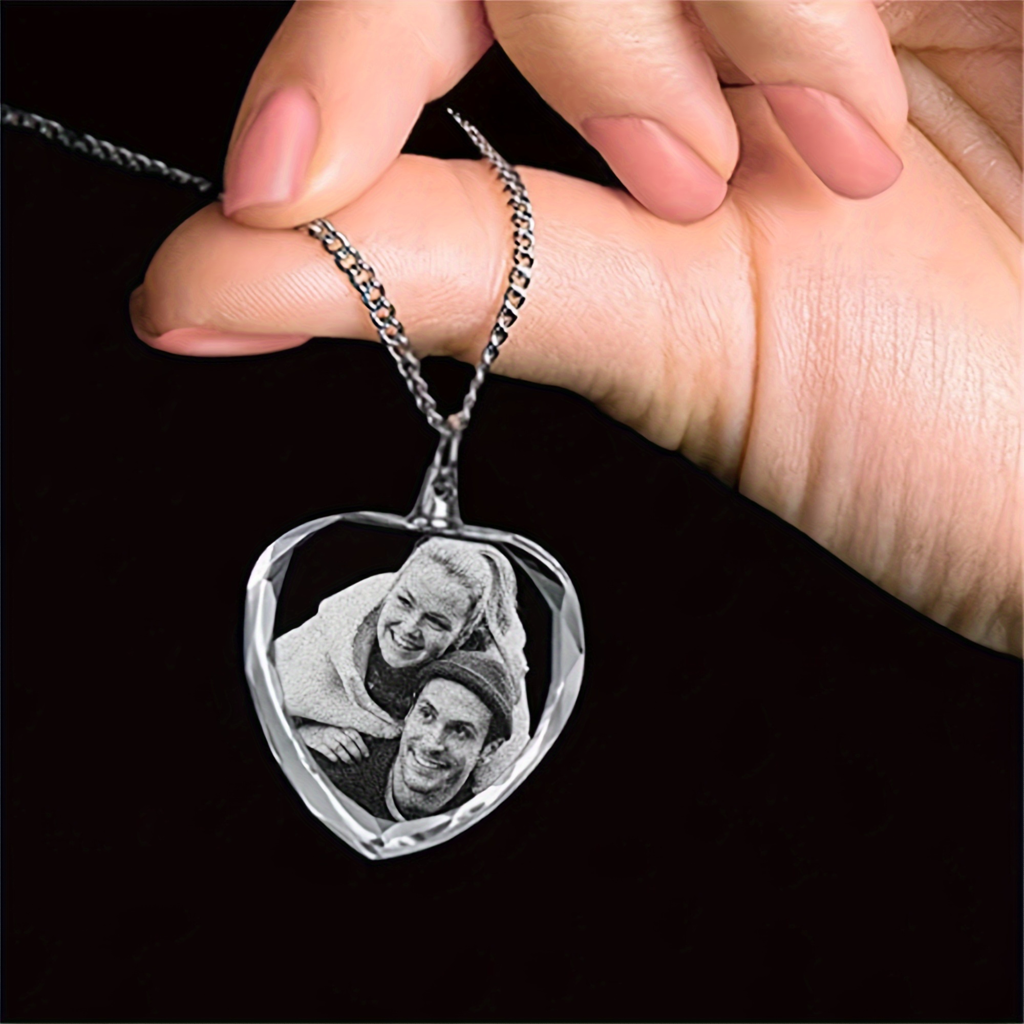 

Collier pendentif photo personnalisé, Charme cœur avec image, Bijoux en cristal sans placage, Cadeau idéal pour la remise des diplômes, l'anniversaire, les proches - Disponible en différentes tailles