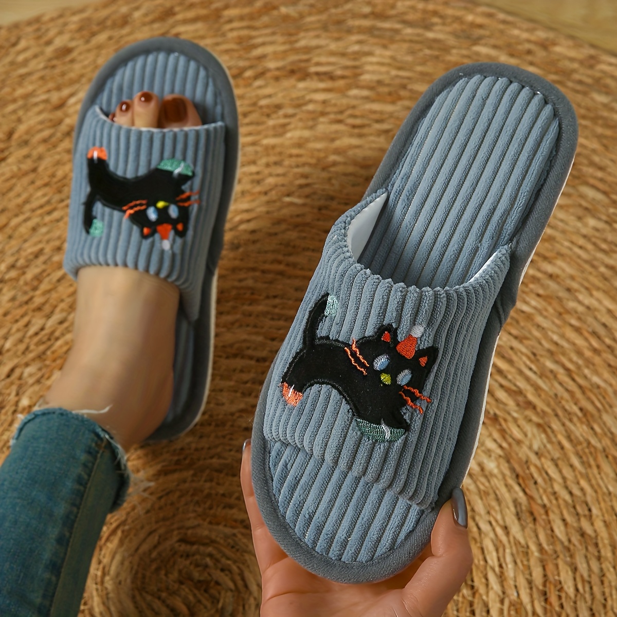 Women's Simple and Cute Lively Striped Home Slip-On Slippers with Cat Design, Comfortable for Both Men and Women