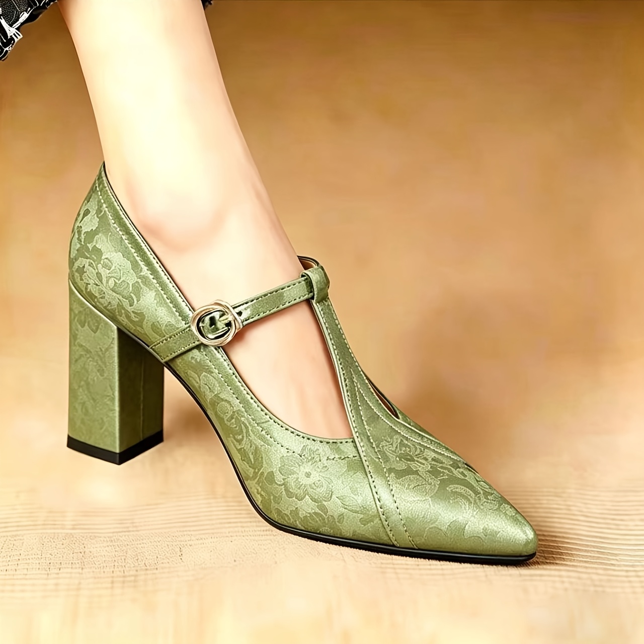 women green dress shoes sold on Temu Japan