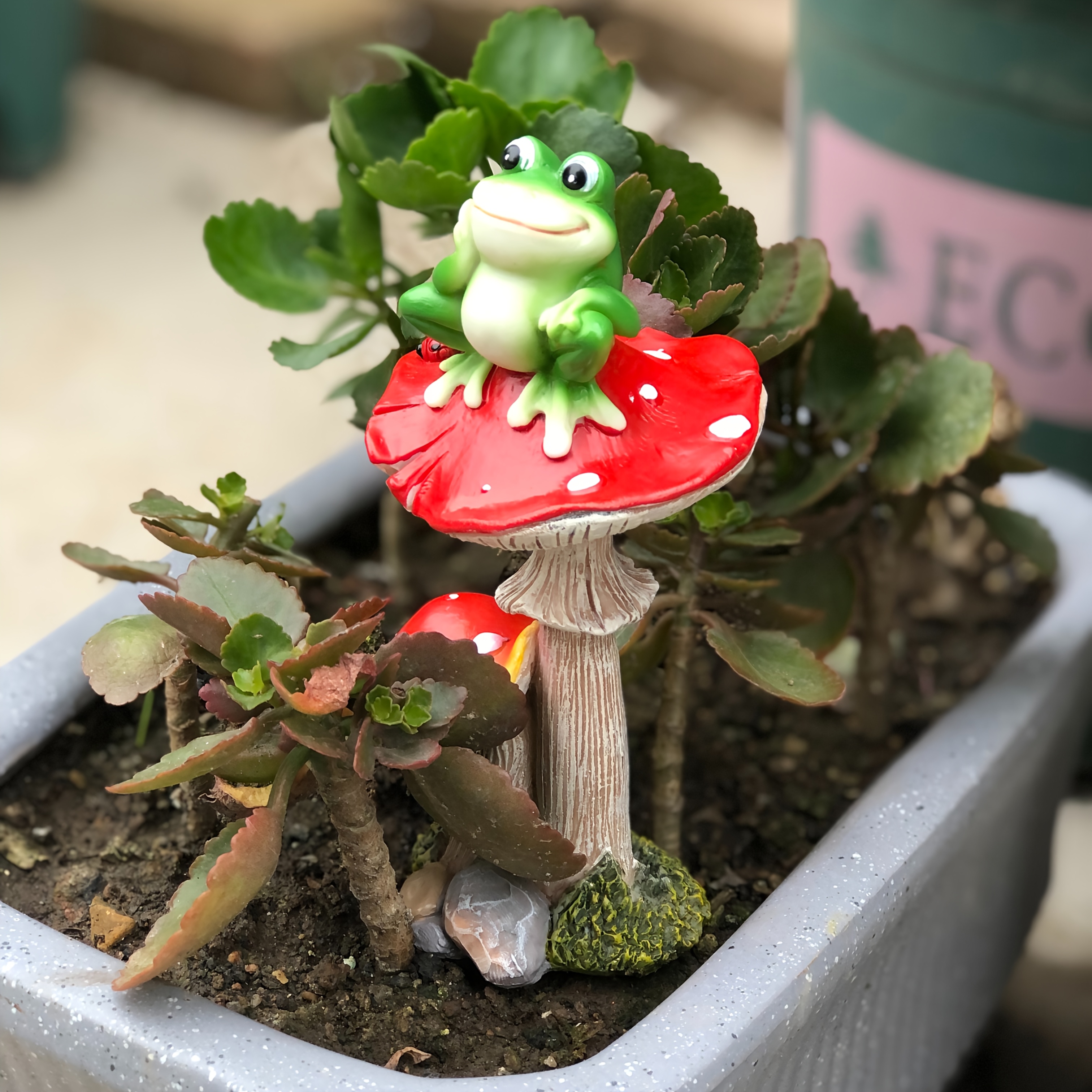 E-shop Eine hochkreative -Pilz-Statue! Ihr einzigartiges Design ist voller Fantasie und fügt sich nahtlos in Gärten im Freien und Ecken im Innenbereich