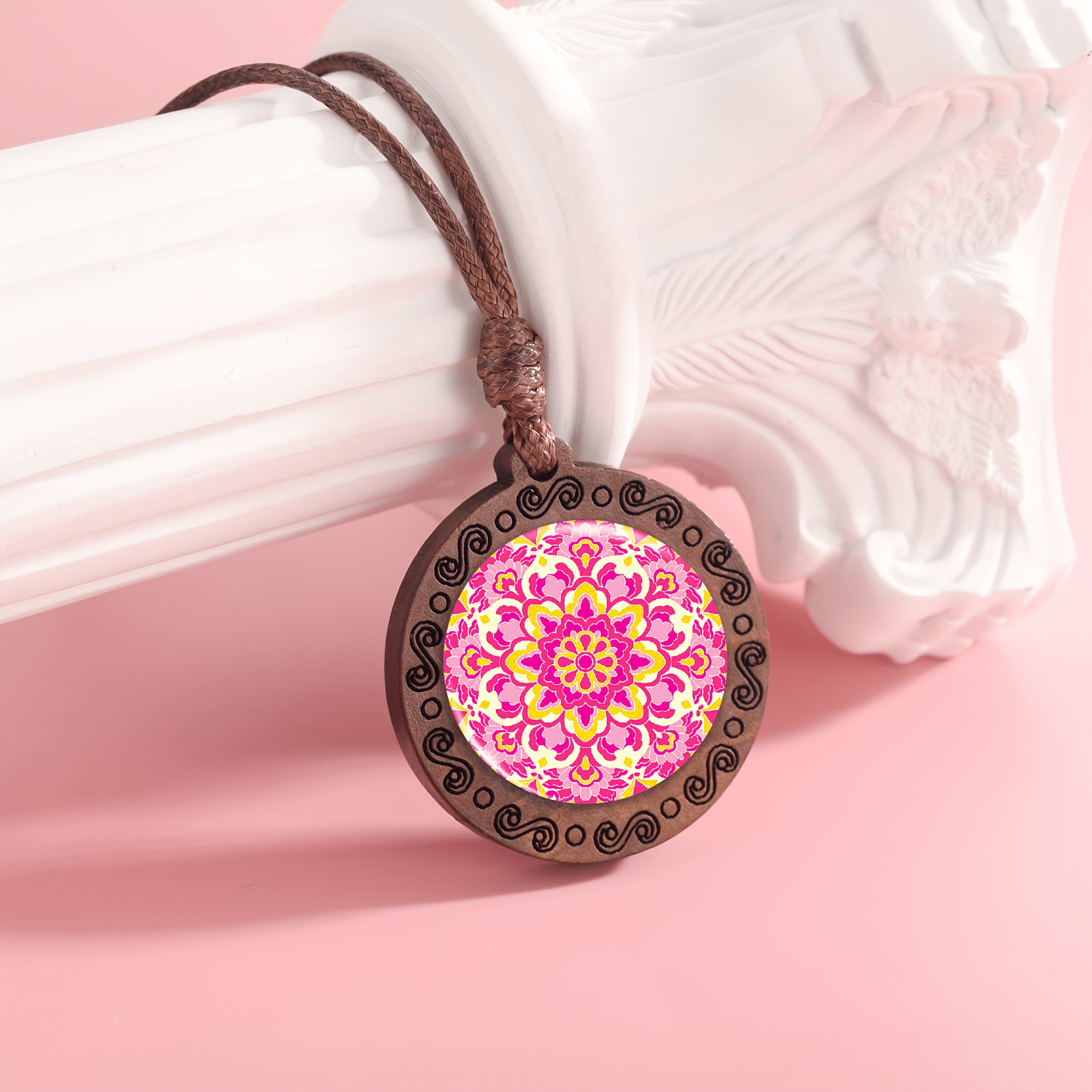 Women's Handmade Retro Gem Inlaid Round Necklace