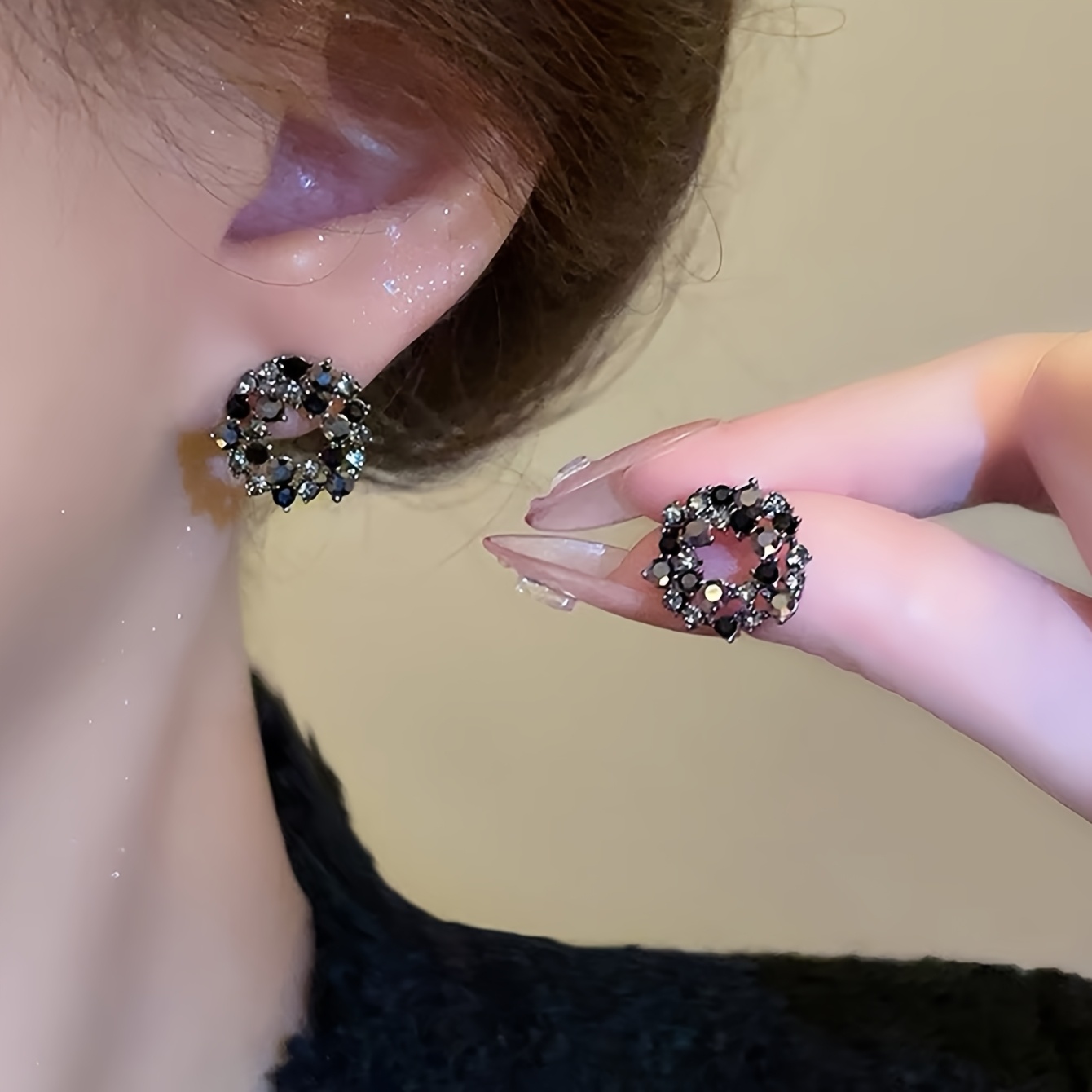 Image of 1 Pair Of French Luxury High-end Geometric Artificial Rhinestones Inlaid Fashionable Daily Versatile Exquisite Personalized Women's Earrings