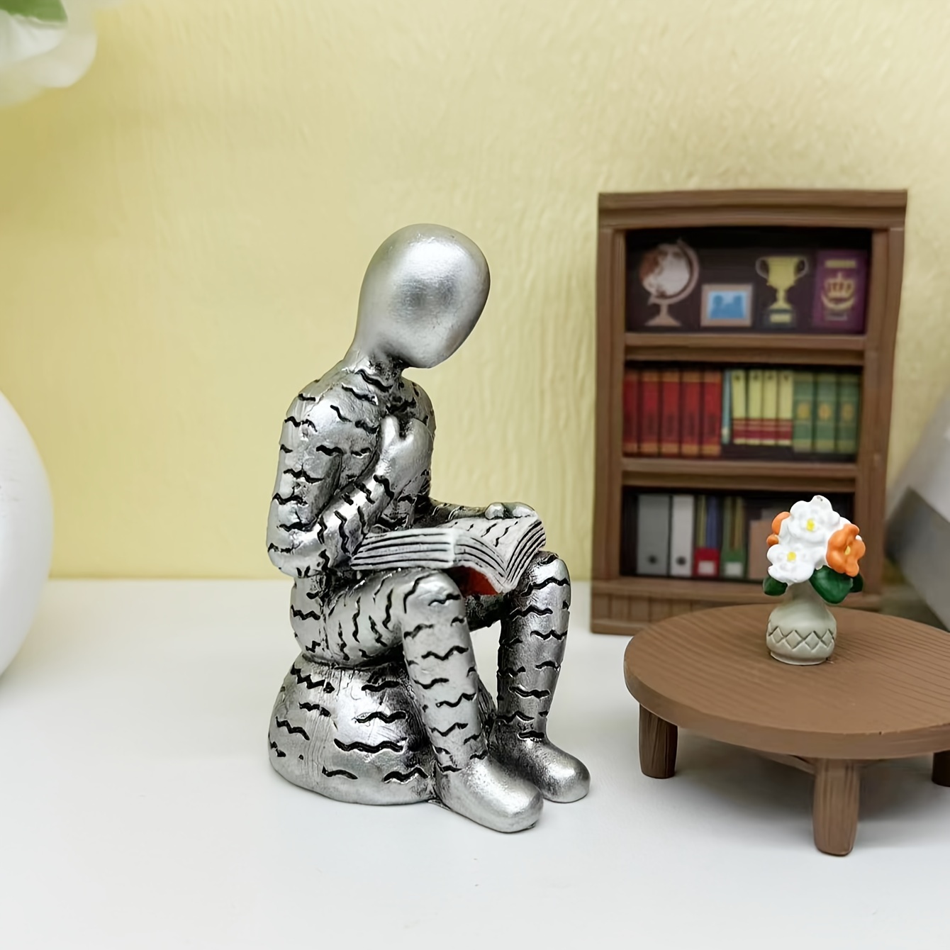 1pc Of Abstract Reading Figure Resin Craft Ornament For Living Room, Tv Cabinet, Wine Cabinet, Bookshelf, Decoration
