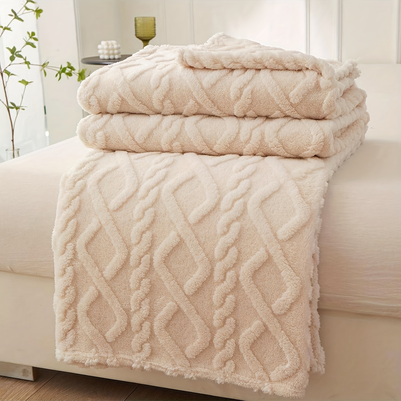 TEMU Modern Jacquard Throw Blanket, Suitable For All, Made Of 100% Polyester, Decorative, Machine Washable, Versatile White Bedding - Without Any Decorations