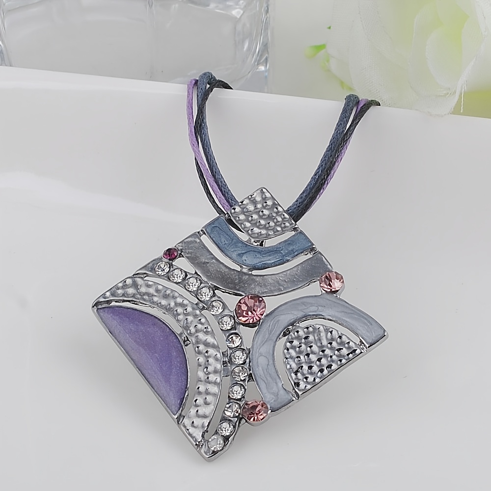 TEMU Collier avec pendentif en alliage émaillé carré multicolore - Accessoire de bijouterie directement issu de pour les amateurs de mode