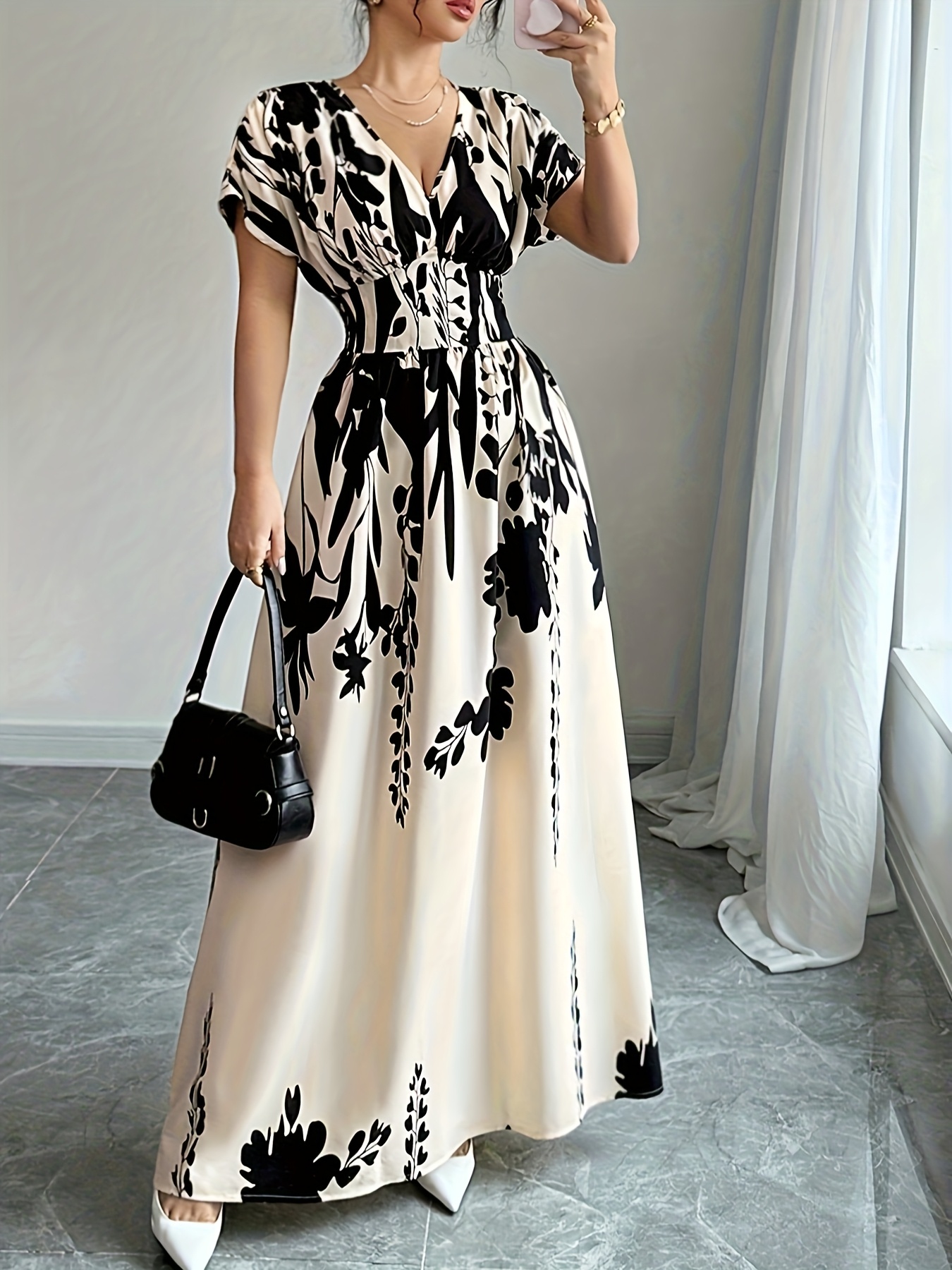 فستان طويل أنيق بطبعة زهور على شكل رقم سبعة مع خصر مجعد