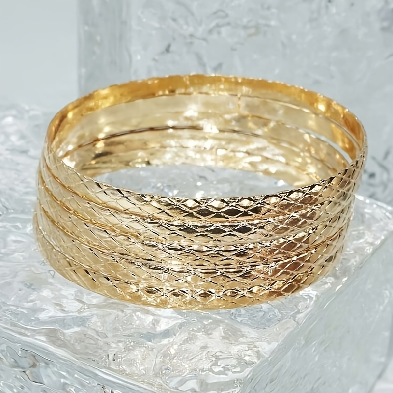 Image of 5pcs Set Of European And Geometric -shaped Snake Scale Pattern Women's Stackable Bracelet Set, Suitable For Gifting And Daily Wear