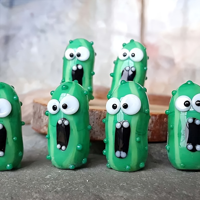 

Screaming Pickle Figurines - Perfect Gift For & Pickle Enthusiasts, Pvc Home Decor, Seasonal Party Favors, 24+ Months