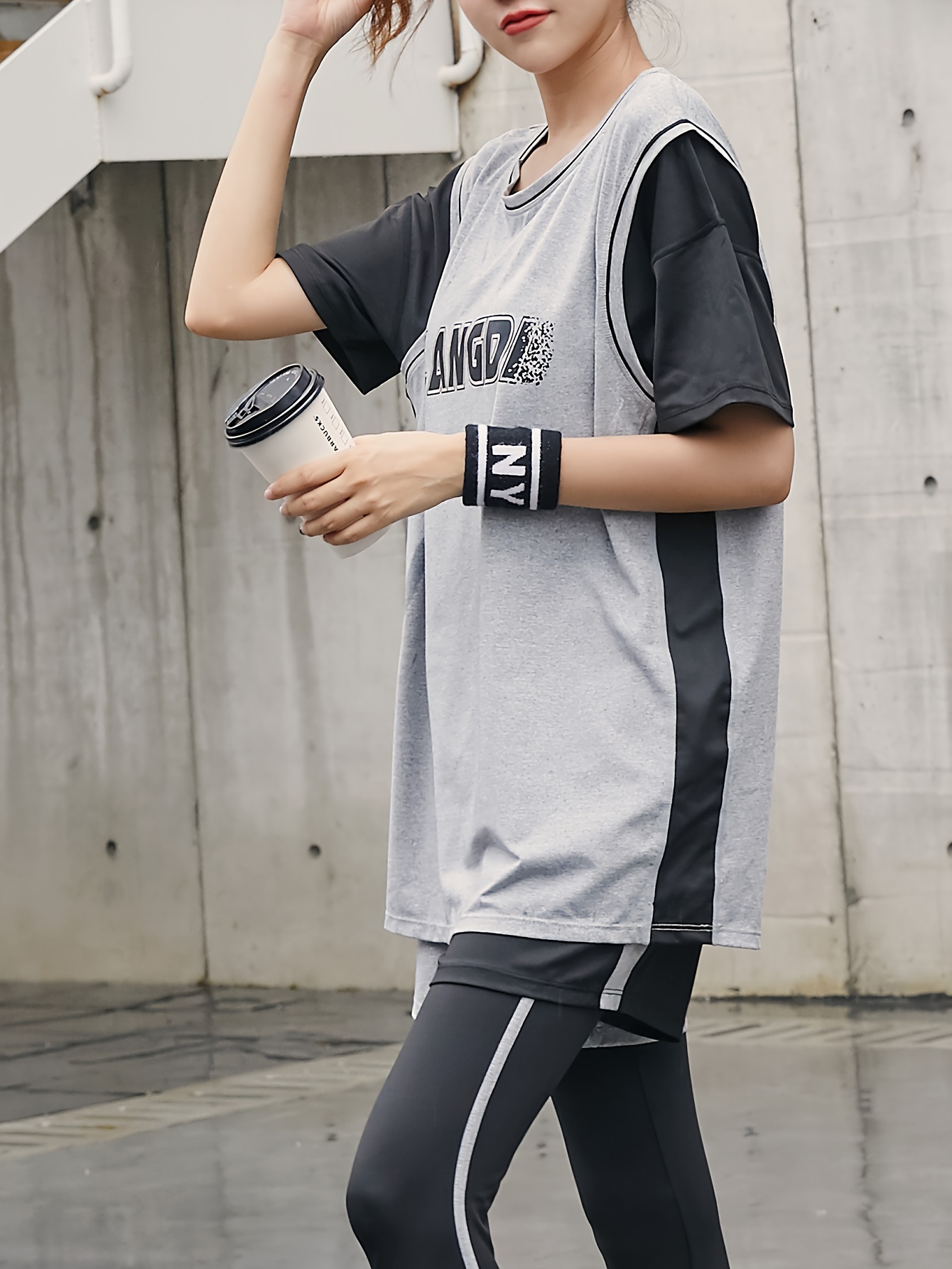 Quick Drying Contrast Sports T-shirt Round Neck Short Sleeves