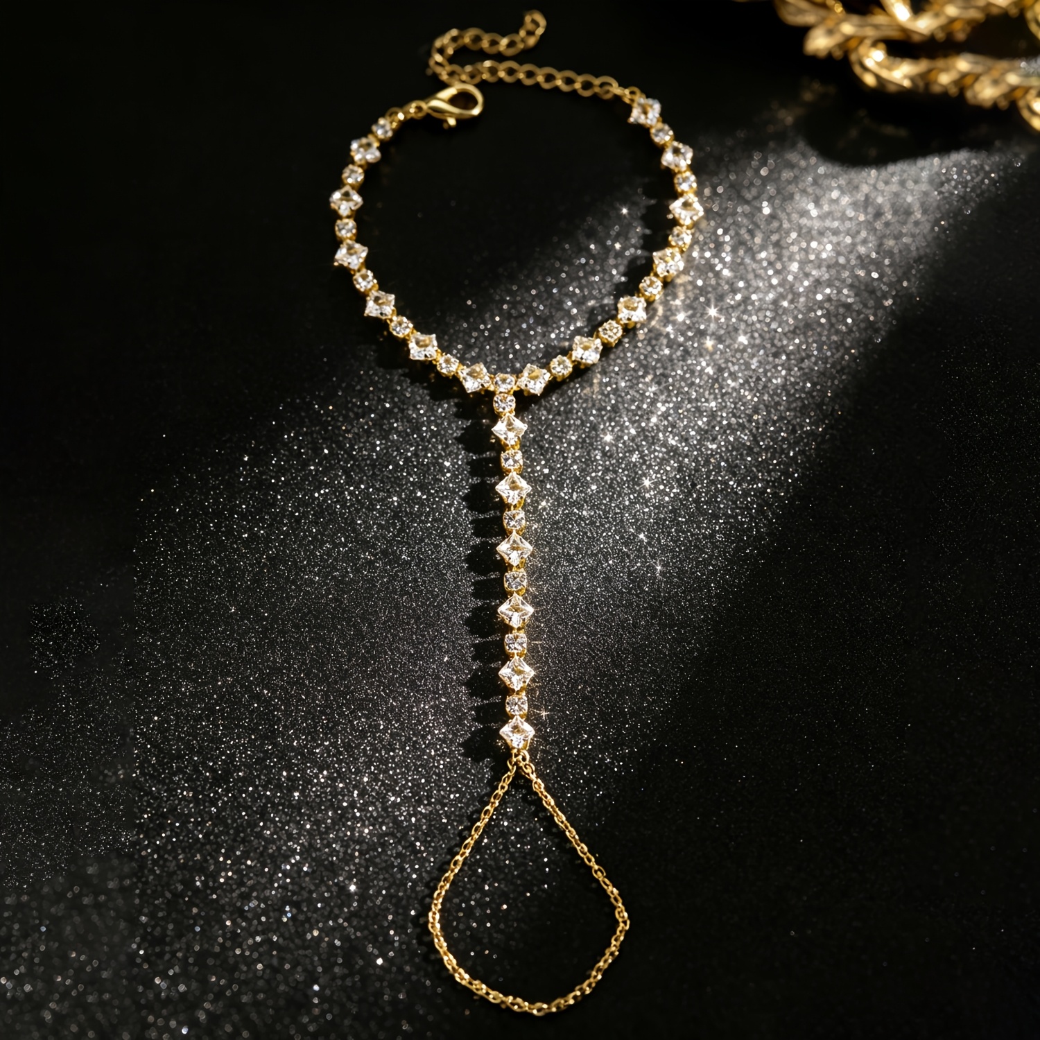 Exquisite Light Luxury Cubic Zirconia-set Finger Bracelet