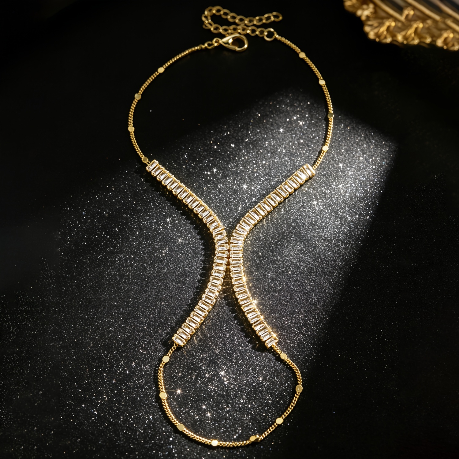 Exquisite Light Luxury Cubic Zirconia-set Finger Bracelet