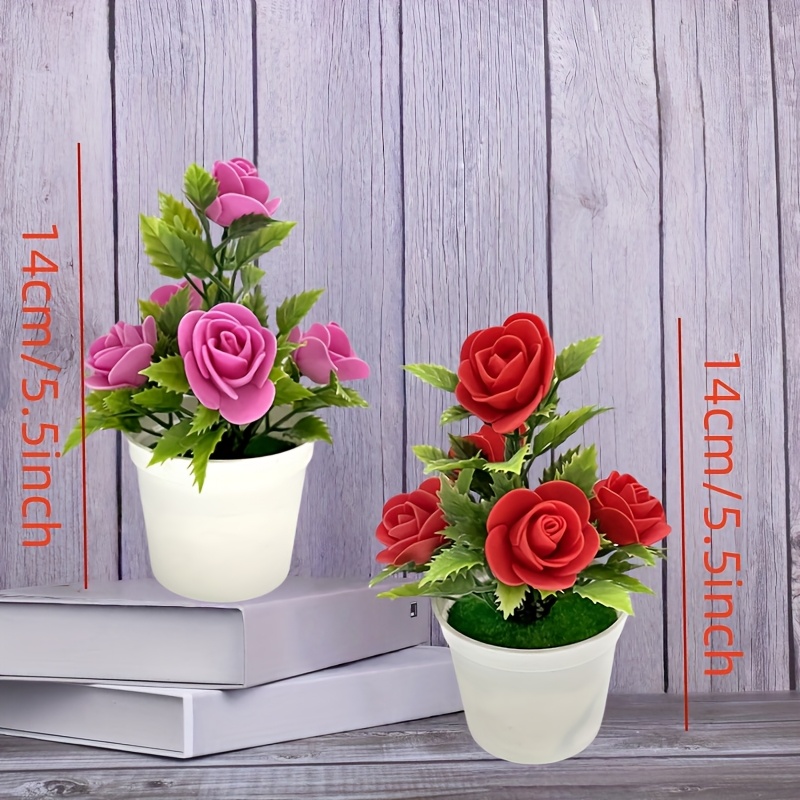 Twee levensechte kunstmatige rozen in pot