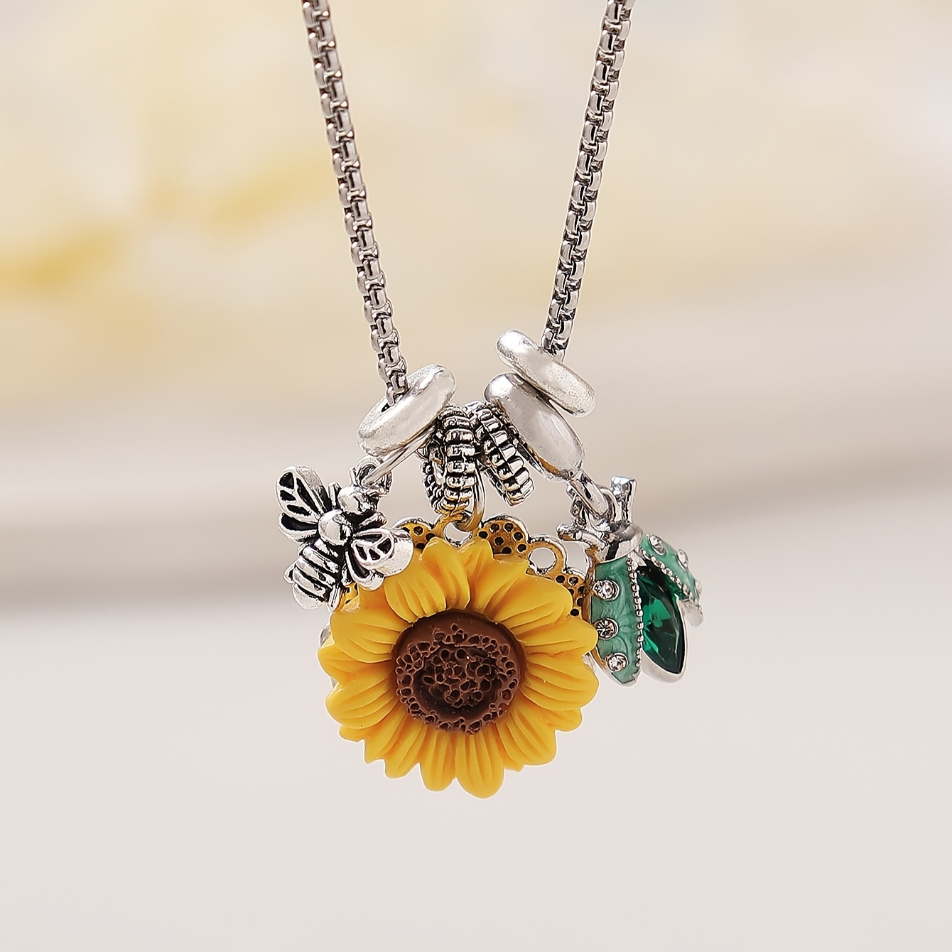 TEMU A Stylish And Elegant Sunflower And Bee Pendant Necklace, Women To Wear During Travel, Parties, Leisure, And Everyday Occasions