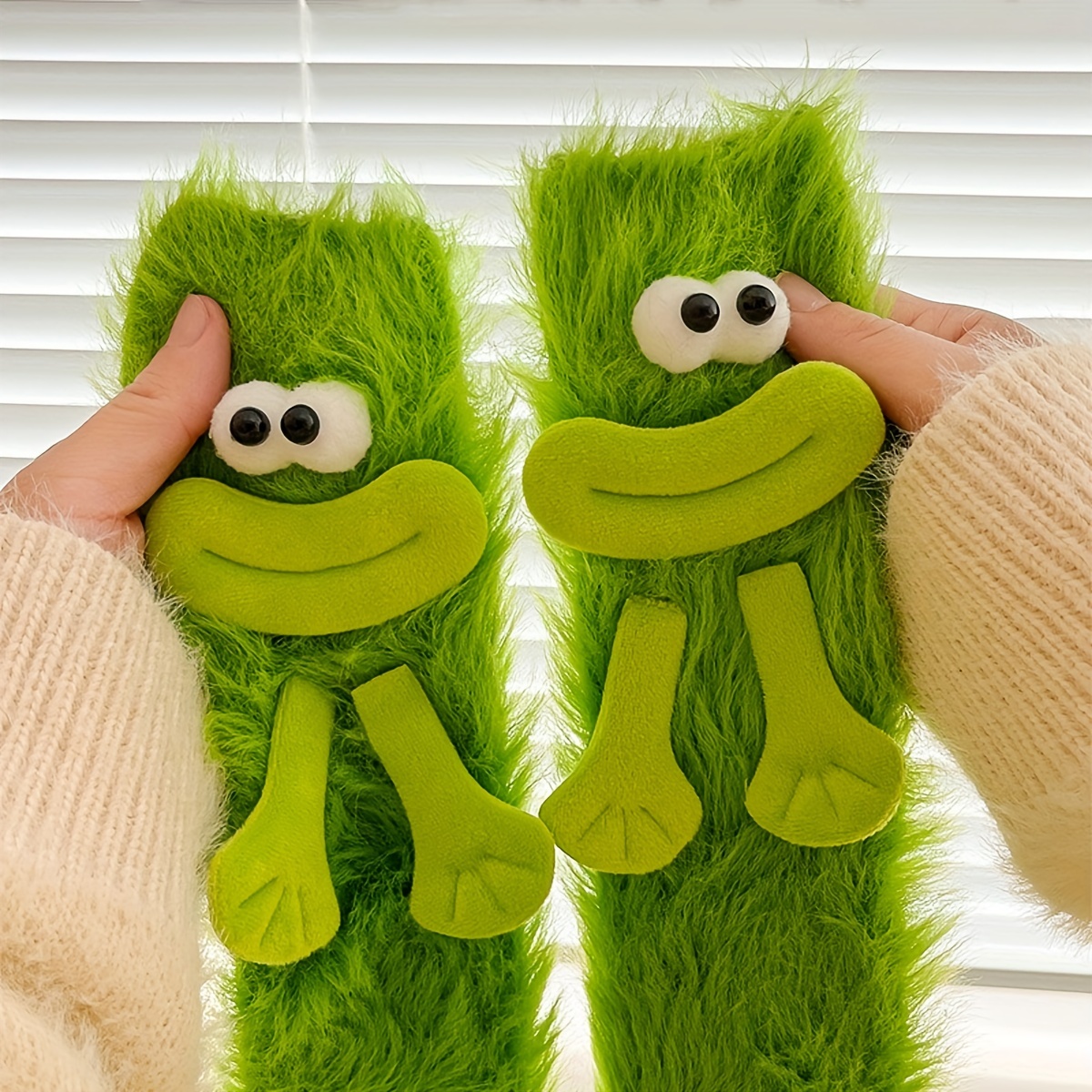 E-shop Herbst- Winter-Plüschsocken mit lustigem Ausdruck, Winterschneesocken, dicke Söckchen mittlerer Länge, warme Schlafsocken, dicke warme