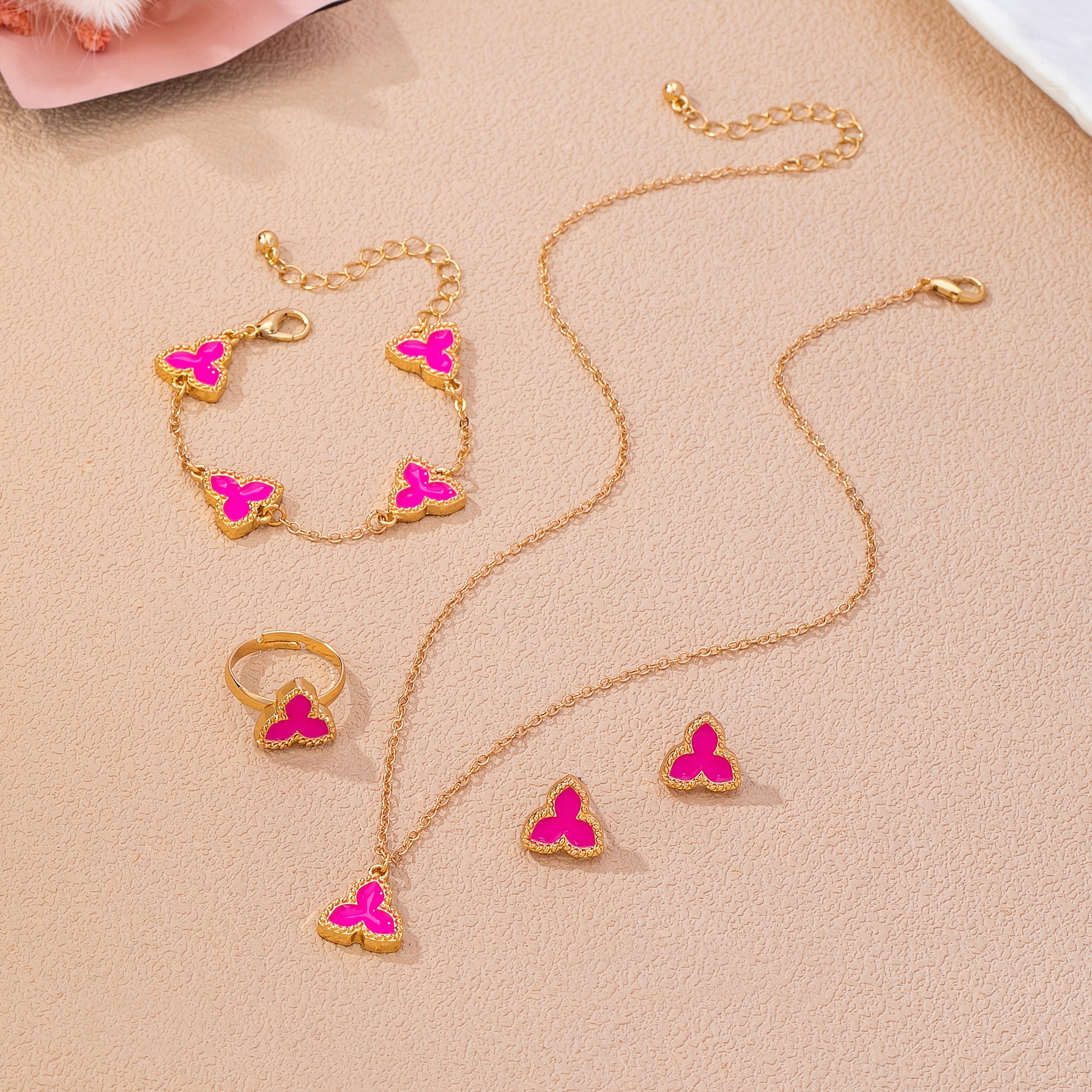 4pcs Elegant Light Luxury Retro Floral Triangle Teardrop Jewelry Set
