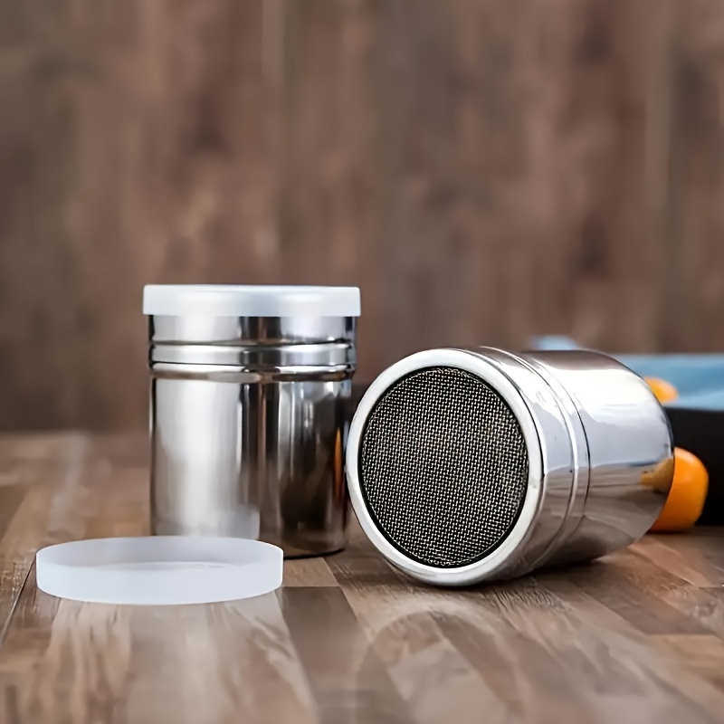 E-shop Edelstahl Puderzuckerstreuer mit Deckel (.) - Feines Netz für gleichmäßiges Streuen von Backpulver, , Maisstärke, Kaffee und Mehl - Ideal für