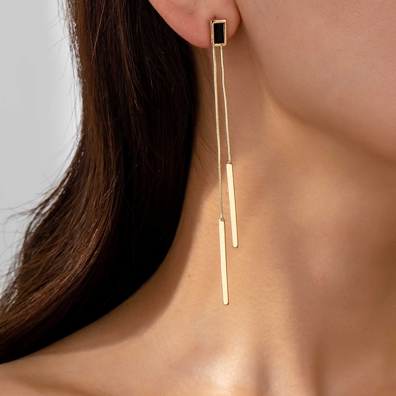 

Les dernières boucles d'oreilles tendance pour femmes, polyvalentes et sexy.