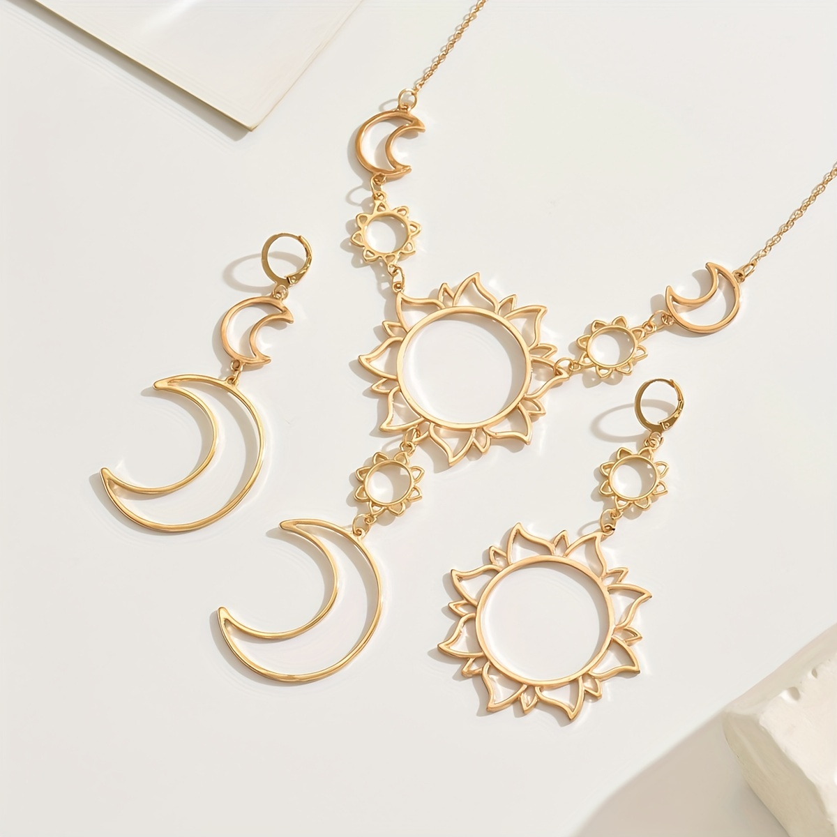 Image of 3pcs Women's Jewelry Set Retro Middle Eastern Hollow Sun Moon Necklace Earring Set Suitable For Daily Gifting And Parties