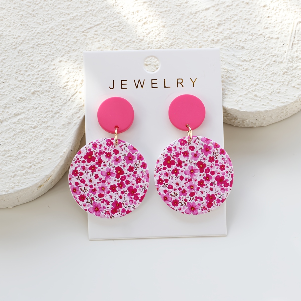 E-shop Ein Paar klassische runde rosarote floral bedruckte Acryl-Ohrringe für Damen, mit einer Vintage- und niedlichen Tonstruktur, als Urlaubsgeschenk